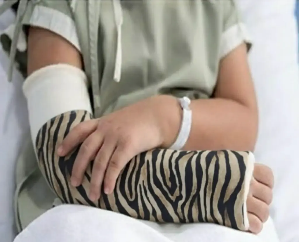 Animal fur arm cover2